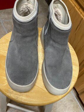 UGG gray ankle booties w/large white platform, size 9